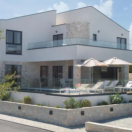 펜션 My Dalmatia - Kastel Mrkic With Private Pool, Sauna & Jacuzzi 스베티필립아이자코브