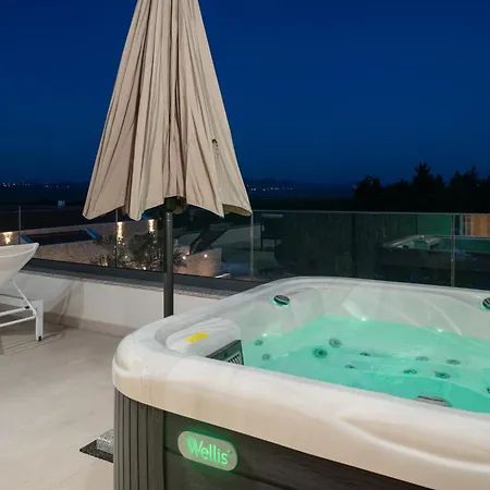 My Dalmatia - Kastel Mrkic With Private Pool, Sauna & Jacuzzi Vakantiehuis