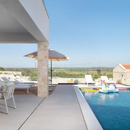 My Dalmatia - Kastel Mrkic With Private Pool, Sauna & Jacuzzi