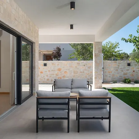 Vakantiehuis My Dalmatia - Kastel Mrkic With Private Pool, Sauna & Jacuzzi