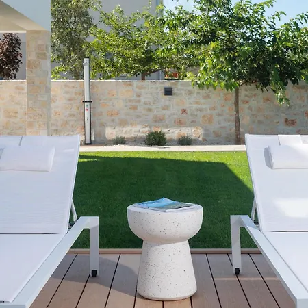 My Dalmatia - Kastel Mrkic With Private Pool, Sauna & Jacuzzi Vakantiehuis *