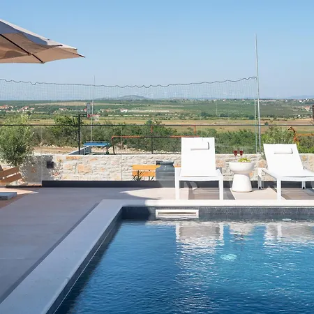 펜션 My Dalmatia - Kastel Mrkic With Private Pool, Sauna & Jacuzzi