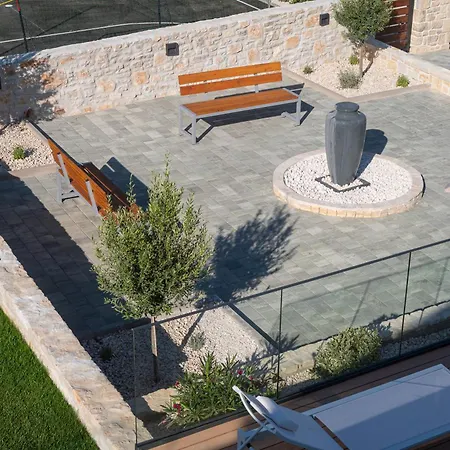 펜션 My Dalmatia - Kastel Mrkic With Private Pool, Sauna & Jacuzzi *