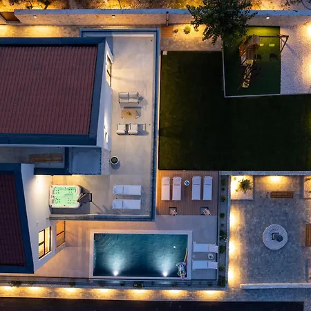 My Dalmatia - Kastel Mrkic With Private Pool, Sauna & Jacuzzi Vakantiehuis Sveti Filip i Jakov