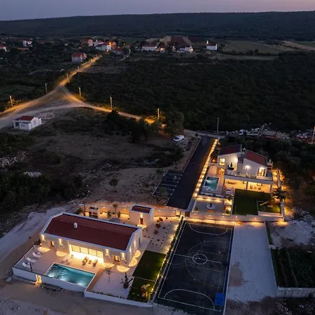 펜션 My Dalmatia - Kastel Mrkic With Private Pool, Sauna & Jacuzzi
