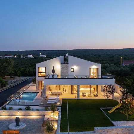 My Dalmatia - Kastel Mrkic With Private Pool, Sauna & Jacuzzi 펜션 스베티필립아이자코브