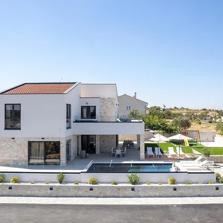 Feriehus My Dalmatia - Kastel Mrkic With Private Pool, Sauna & Jacuzzi Sveti Filip i Jakov